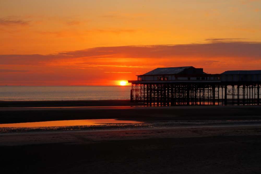 Rossall House , For Families & Couples Blackpool Exteriör bild